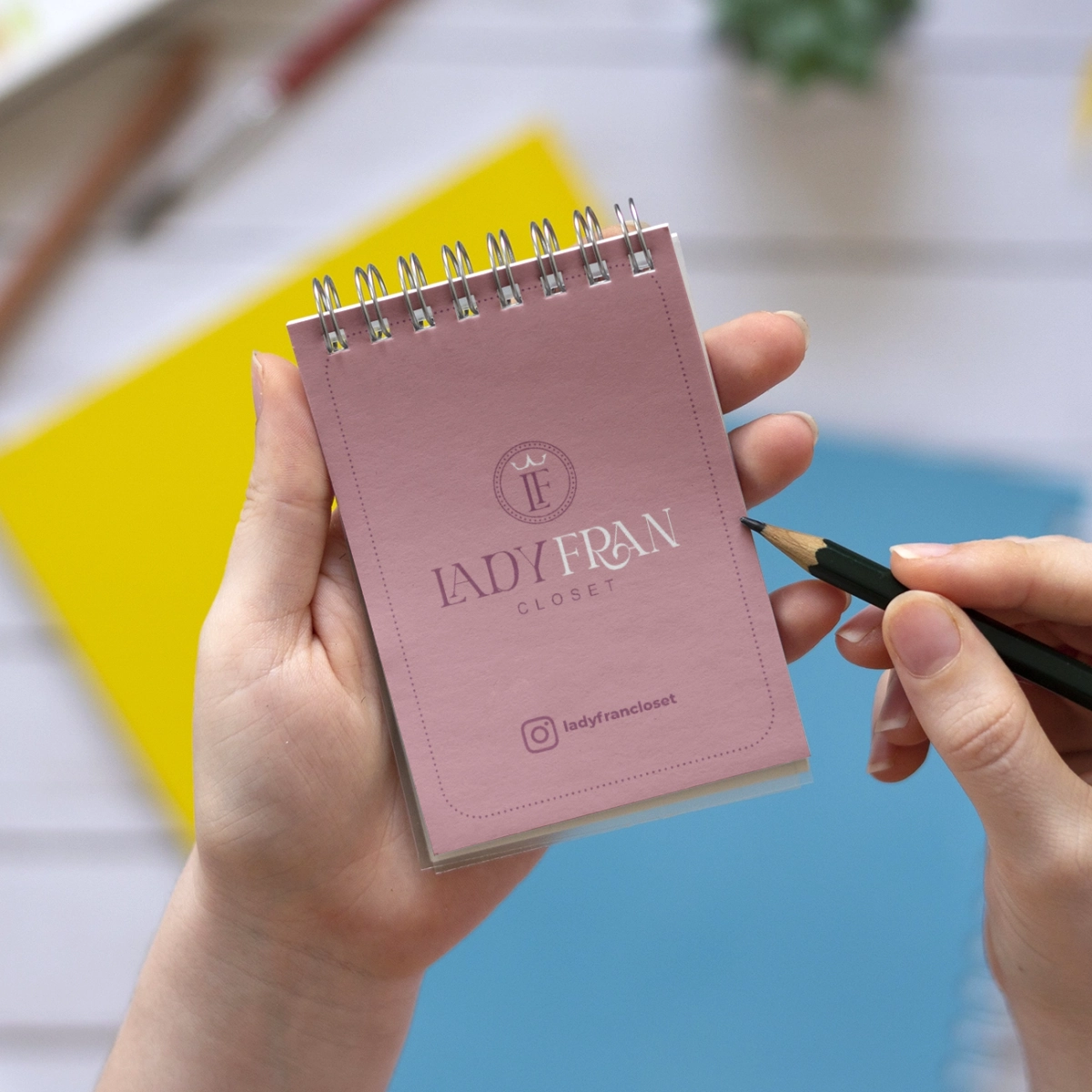 Bloquinho de anotações com capa personalizada